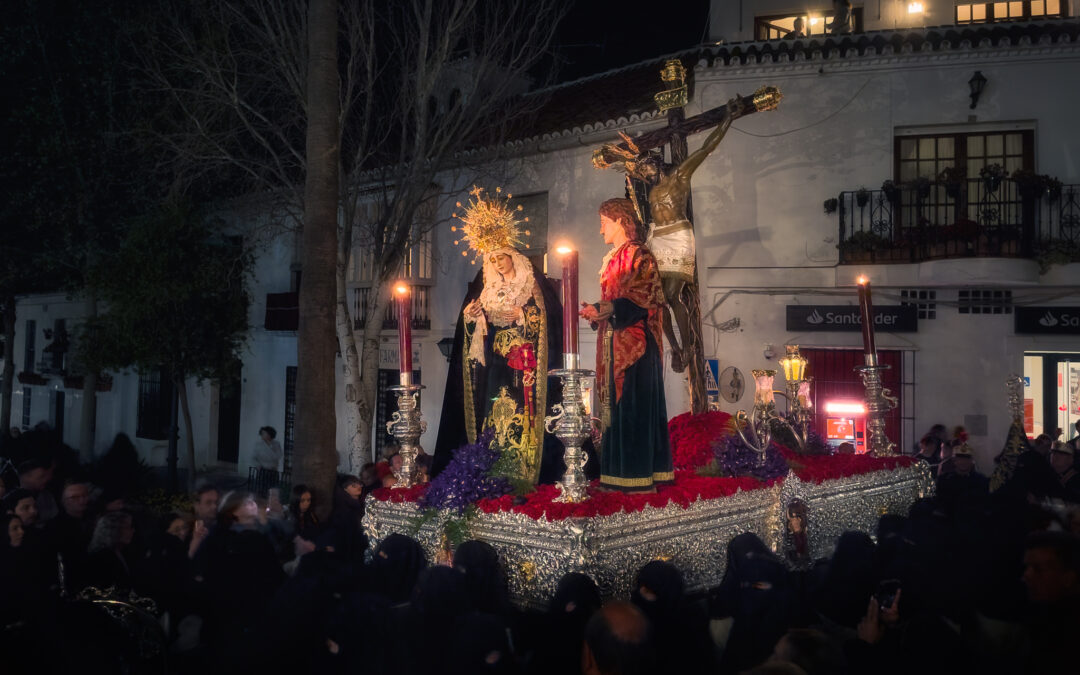 Viernes Santo en Mijas: La luz que nace del silencio